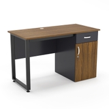 Bàn nhân viên YOTA BLVY01 mặt gỗ nâu đậm, chân sắt đen chắc chắn