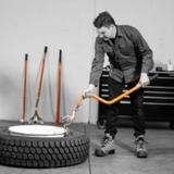Thực tế sử dụng bộ hỗ trợ tháo lốp không săm xe tải OEM R1300 tại garage - Thiết Bị Nam Cường