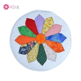 Daisy round rug (size 70cm)