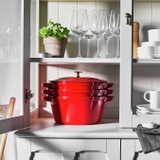 bộ nồi gang tròn màu đỏ cherry Staub ảnh 8