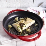 chảo gang nướng màu đỏ cherry Staub ảnh 2