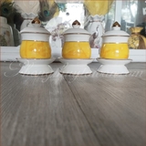 Chum Nước,Chóe Sứ Trắng Vàng có đế ,có nắp [10cm]