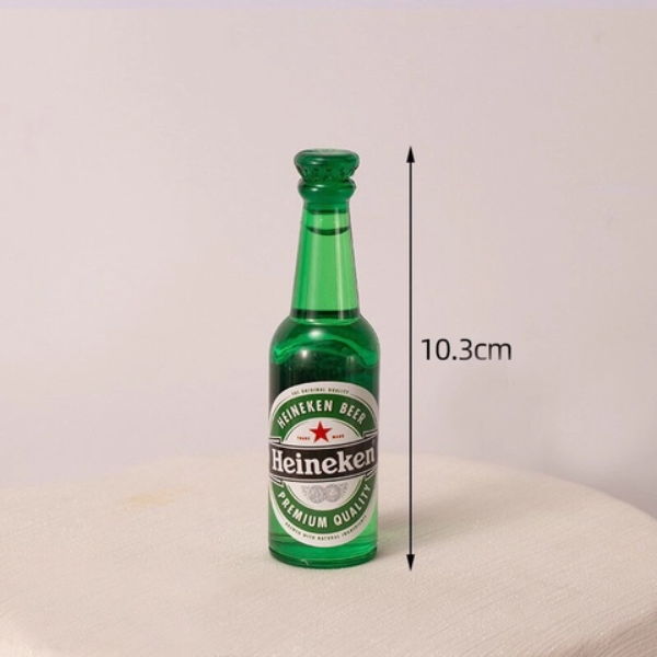 Chai bia Heniken trang trí bánh