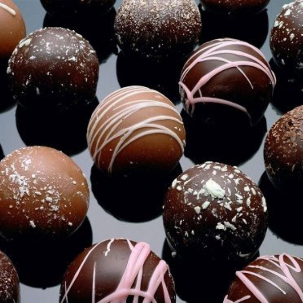 Hộp socola 18 viên nắp mica