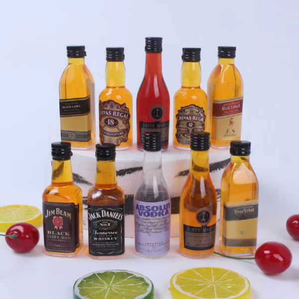 Chai rượu Chivas trang trí bánh