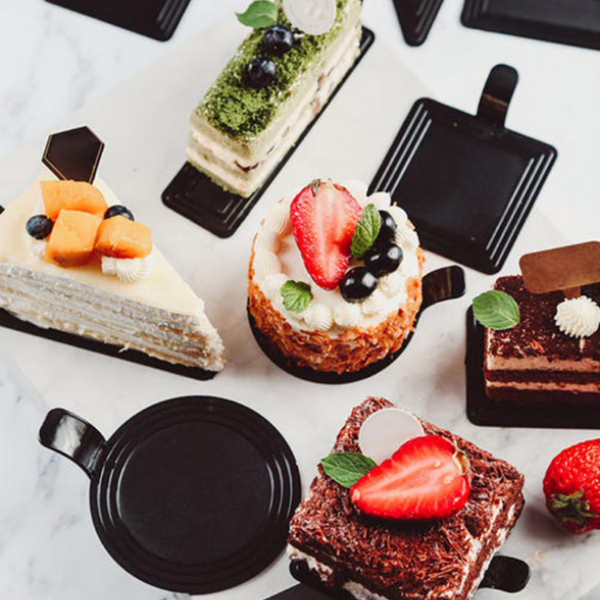 Đế lót bánh mousse nhựa tam giác size mini