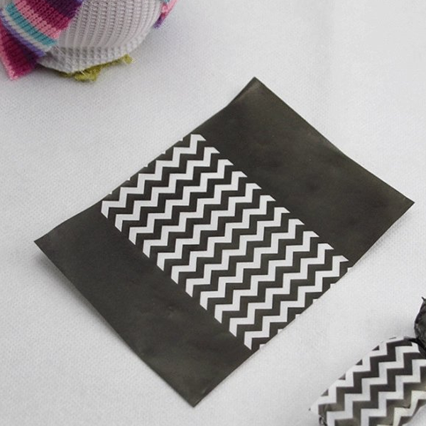 Giấy gói kẹo sóng đen trắng (500c)