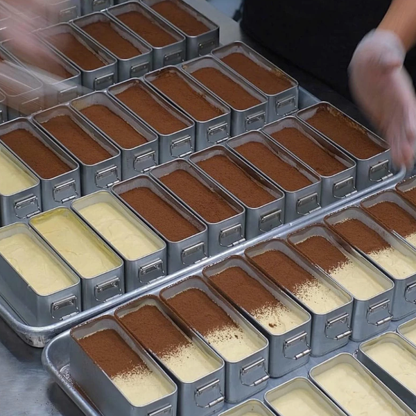 Hộp thiếc chữ nhật nắp khóa cài 15x6x6,5cm