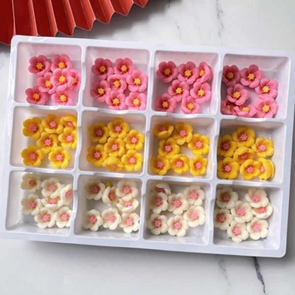 Kẹo trang trí hình hoa mận mix màu