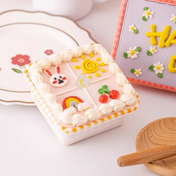 Hộp nhựa đựng bánh họa tiết caro 420ml (9*6,5*12cm)