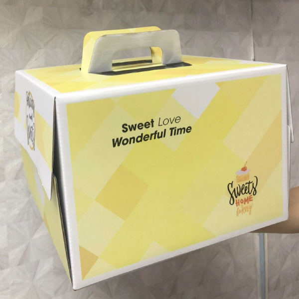 Hộp gato quai xách kèm đế lót Sweet Love vàng 25cm