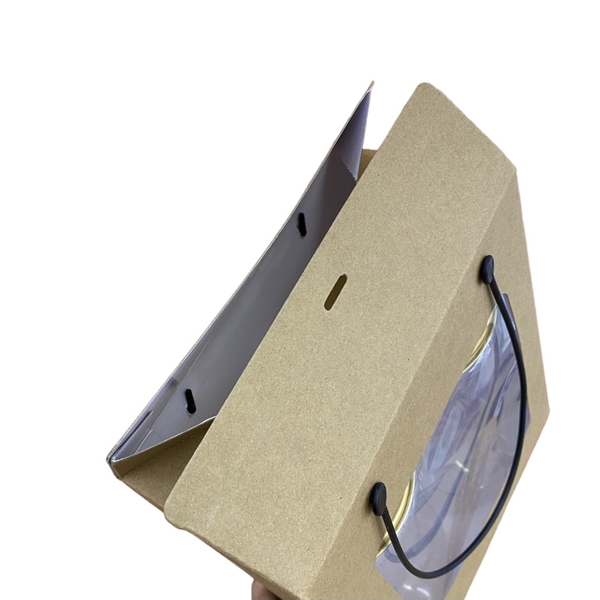 Hộp giấy kraft có quai xách mẫu số 5 (16.5x18.8x9.2cm)