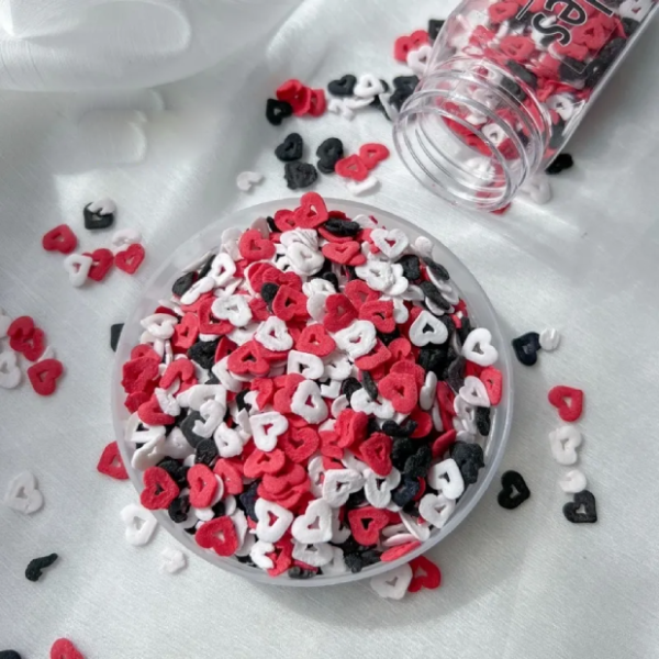 Kẹo trang trí tim rỗng đen trắng đỏ 50g