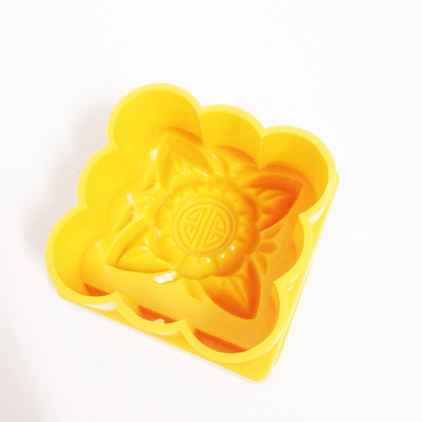 Khuôn Trung Thu Nhận 200g - L8