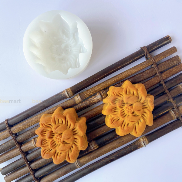 Khuôn cốc 150g họa tiết hoa sen 038