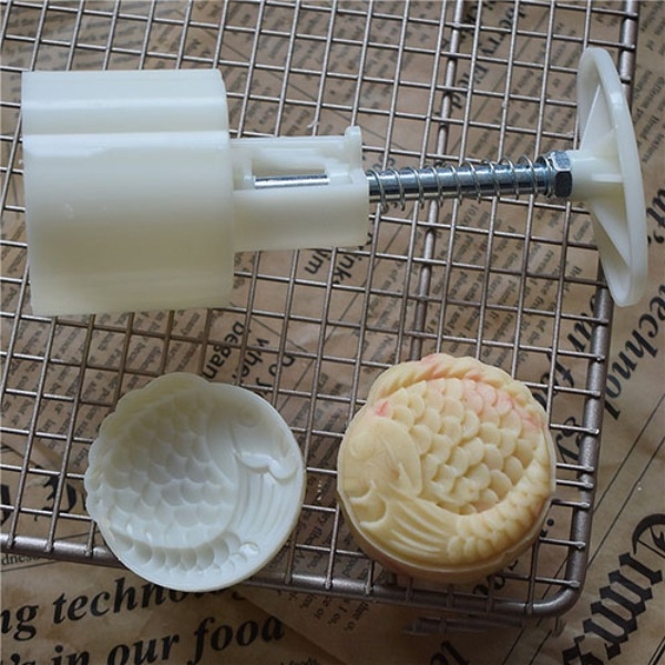 Khuôn trung thu lò xo 50 - 65gr 1 mặt con cá