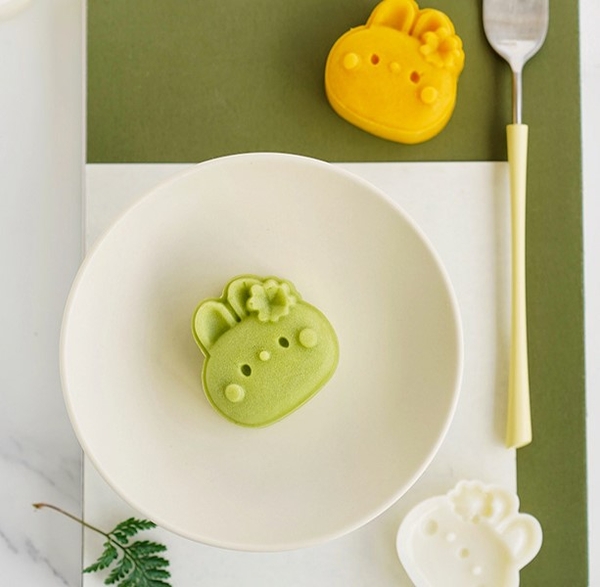 Khuôn trung thu lò xo 1 mặt thỏ hoa 50g