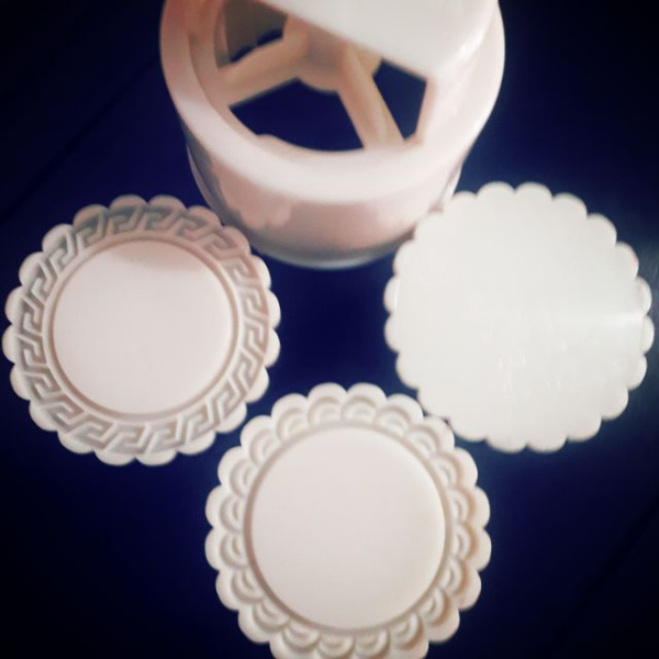 Khuôn trung thu lò xo 150gr 3 mặt trơn