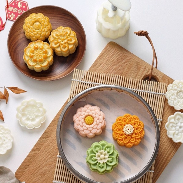 Khuôn trung thu lò xo 2 mặt hoa búp sen 75g