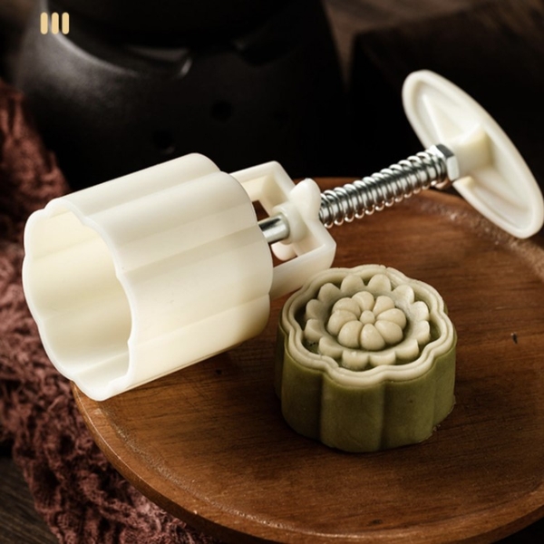 Khuôn trung thu lò xo 4 mặt hoa lá sen 8 cánh 50-65g