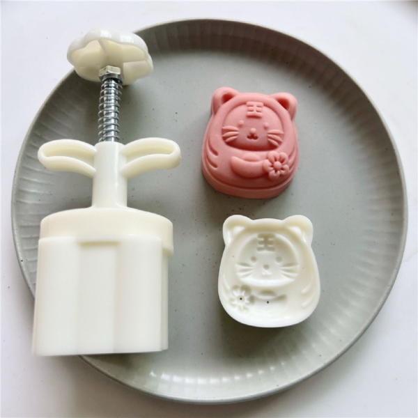 Khuôn trung thu lò xo 75g 1 mặt mèo hoa