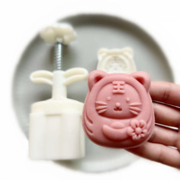 Khuôn trung thu lò xo 75g 1 mặt mèo hoa