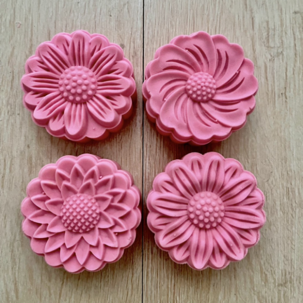 Khuôn trung thu lò xo cúc họa mi 4 mặt 150g