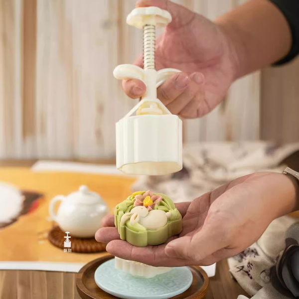 Khuôn trung thu lò xo 1 mặt thỏ sen 75g