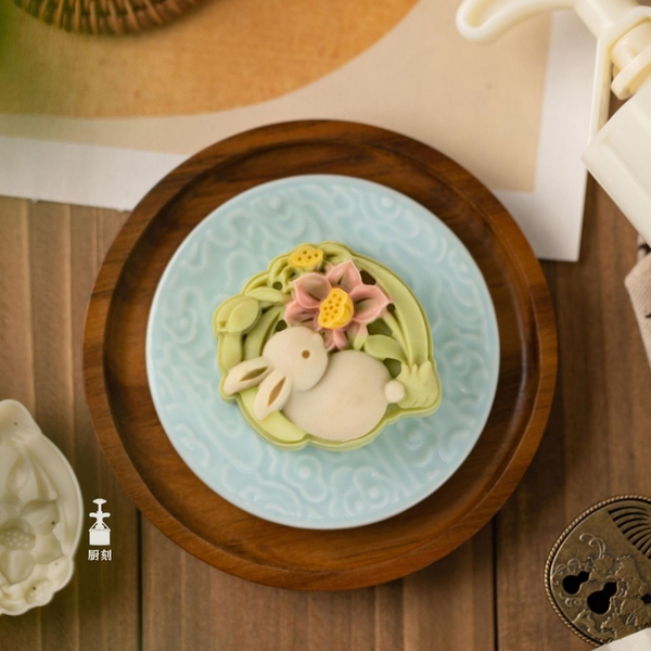 Khuôn trung thu lò xo 1 mặt thỏ sen 75g