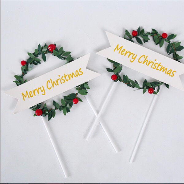 Que cắm Noel lá xanh hạt đỏ