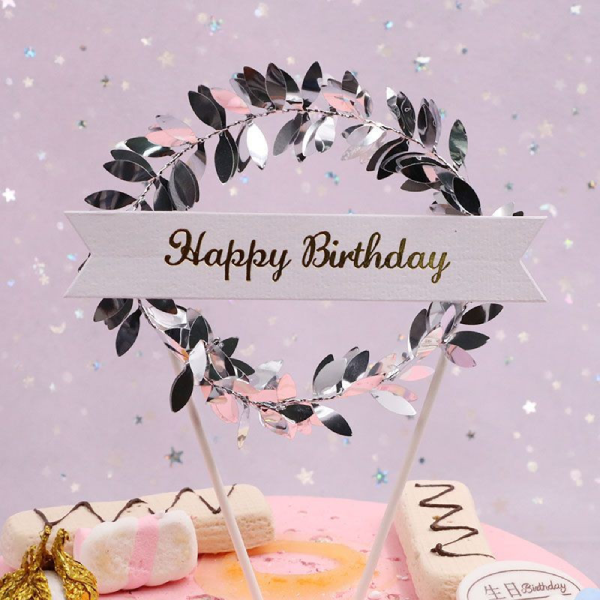 Que cắm Happy Birthday vòng nguyệt quế bạc