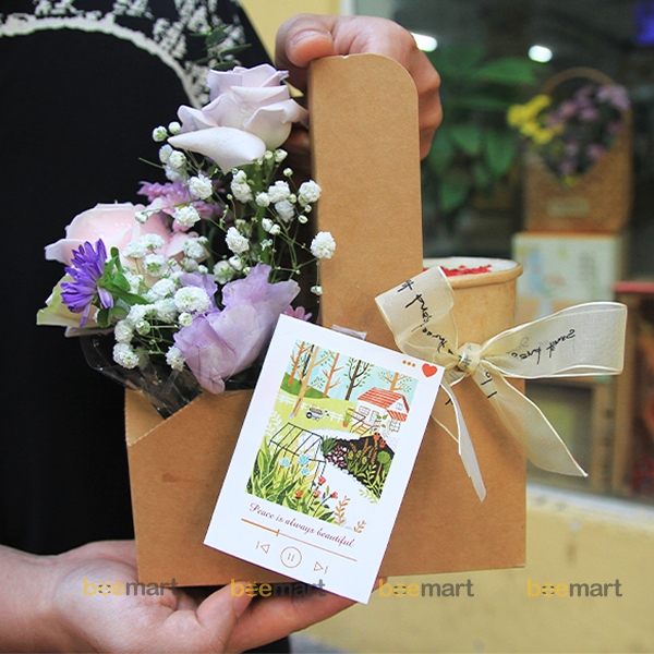 Set quà tặng 1 bánh kèm hoa tươi (kraft)