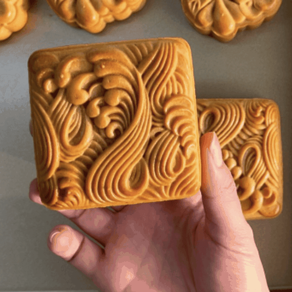 Khuôn trung thu lò xo sóng nước vuông 1 mặt 150g