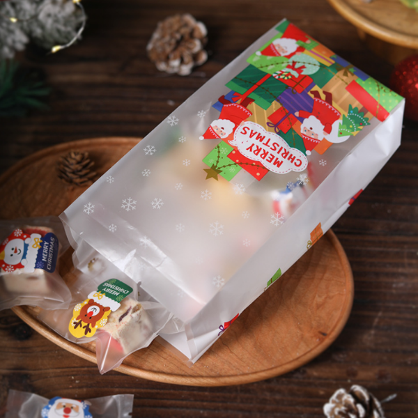 Túi Merry Christmas hộp quà dài trắng (10c)