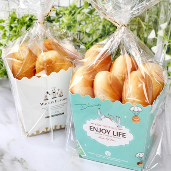 Túi và hộp giấy đựng bánh đế vuông thành cao màu xanh 7,5*7,5*8,5cm (10c)