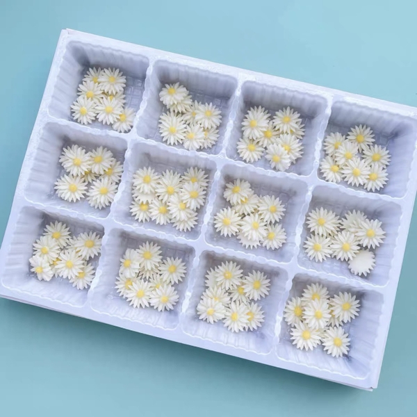 Kẹo trang trí hình cúc họa mi trắng