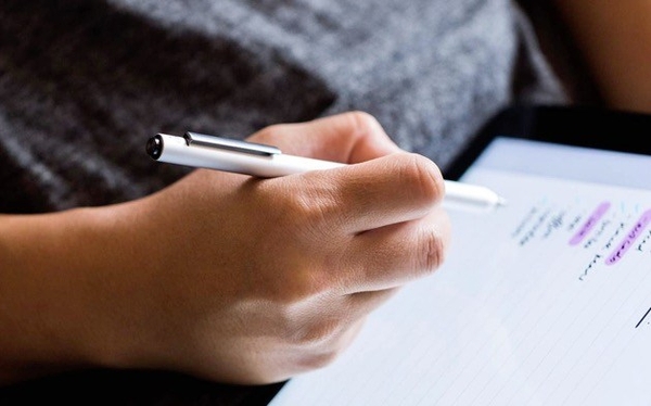 bút cảm ứng làm việc trên ipad