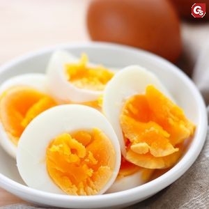 Trứng gà luộc có chứa cholesterol không?
