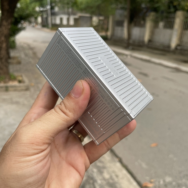 Pin dự phòng Remax RPP-675 20000mah Container, sạc nhanh, quai đeo, đèn ...