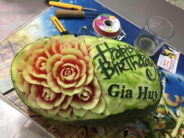 Lớp Học tỉa hoa miễn phí hàng tuần do anh Ngọc Sơn Carving đảm nhiệm