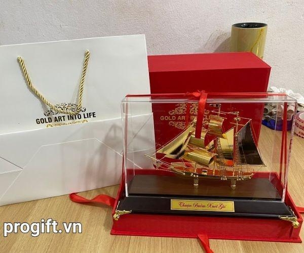 Mô hình thuyền buồm mạ vàng 24K sang trọng - Thuận buồm xuôi gió