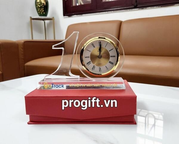 Quà lưu niệm thành lập công ty trong dịp kỷ niệm 10 năm thành lập