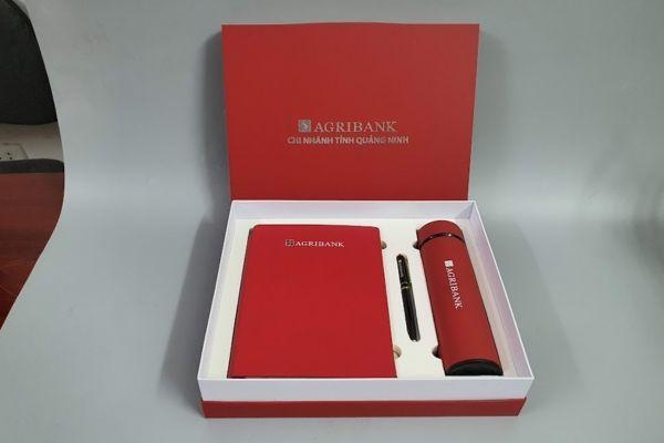 Quà tặng kỷ niệm 10 năm thành lập công ty tặng nhân viên và đối tác