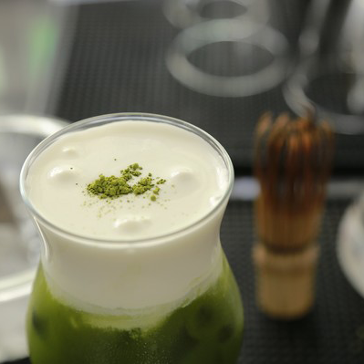 Một ly trà genmaicha milk foam sẽ là một lựa chọn không thể tuyệt hơn dành cho những ai đang muốn tìm một loại trà thực sự sắc sảo