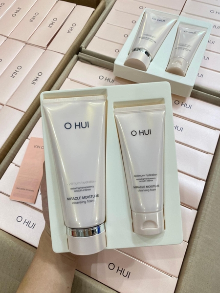 SET SỮA RỬA MẶT OHUI HỒNG MIRACLE MOISTURE (200ml 100ml)