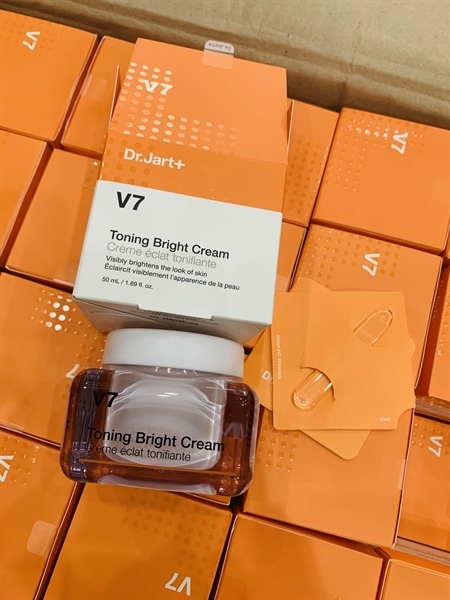 Kem Dưỡng Trắng Da Dr.Jart V7 Toning Light 50Ml