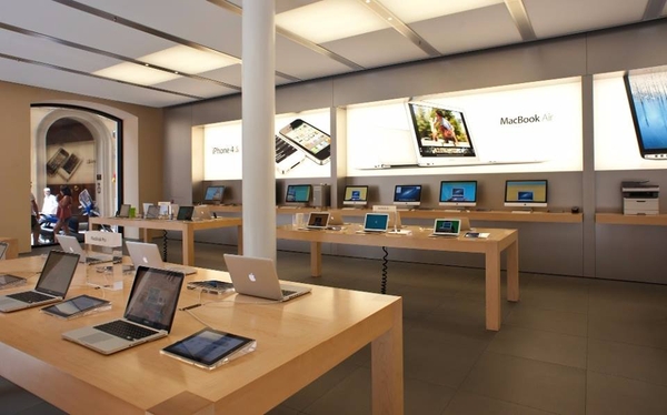Trưng bày trải nghiệm Macbook