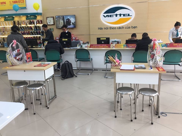 Thiết bị chống trộm điện thoại hàng trưng bày tại VIETTEL STORE
