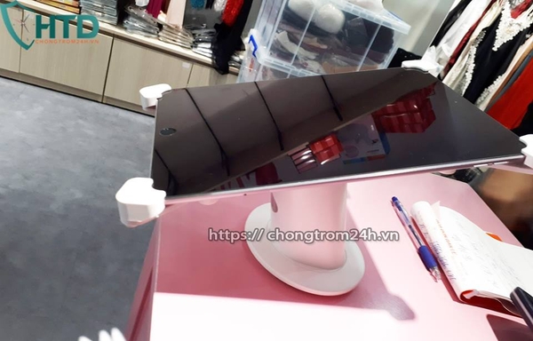 Giá đỡ chống trộm máy tính bảng được các shop thời trang ưa chuộng nhất