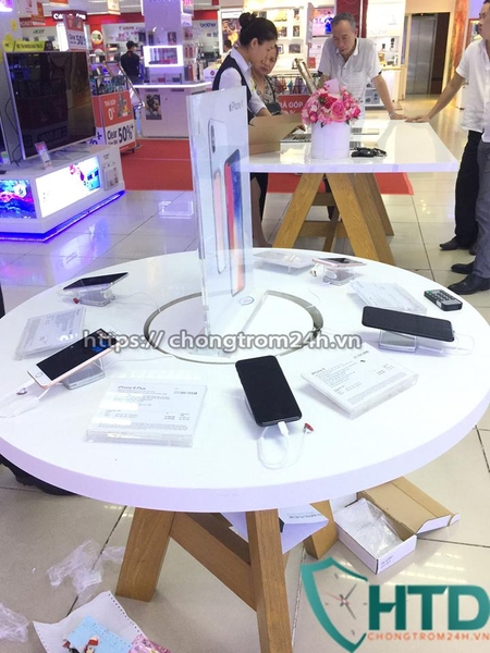 Ưu điểm lớn khi sử dụng chống trộm hàng trưng bày Smartphone, ipad, laptop